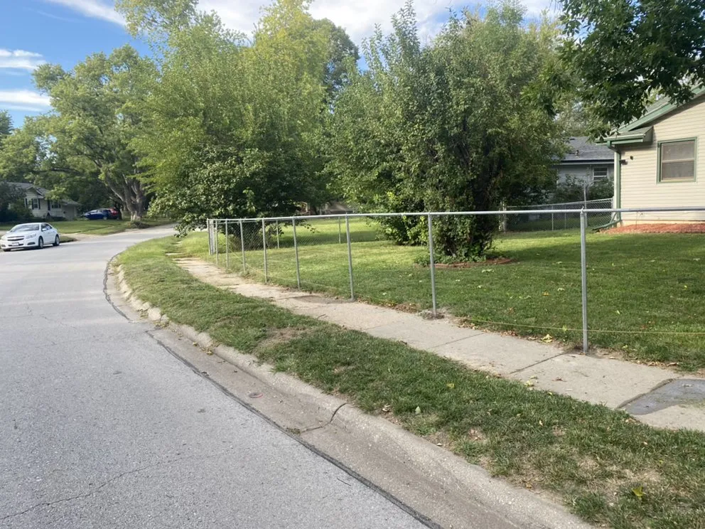 Local chain link fencing for homes in Omaha, NE by Quartey