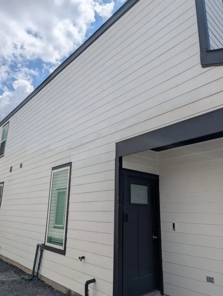 Expert vinyl fence installation for homes in Houston, TX by Quick Draw