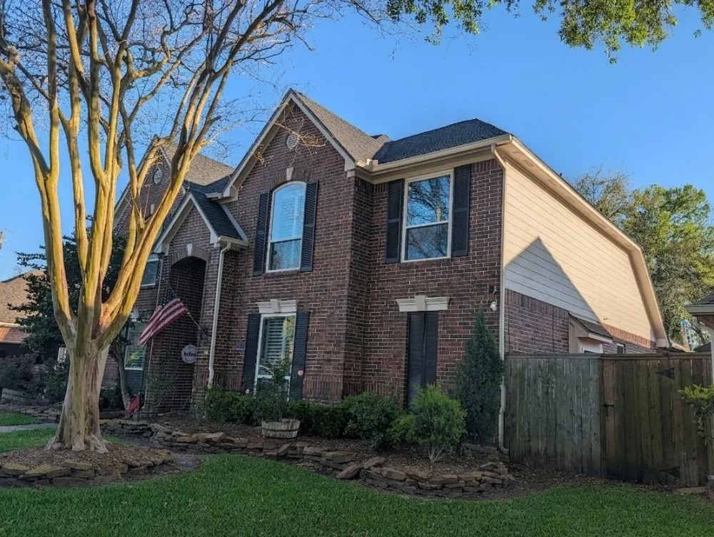 Affordable vinyl fence installation for homes in Houston, TX by Quick Draw