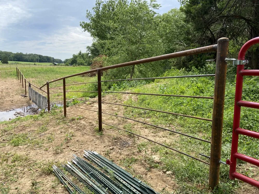 Quality vinyl fence installation experts serving Bourbon, MO - Ranch Hands