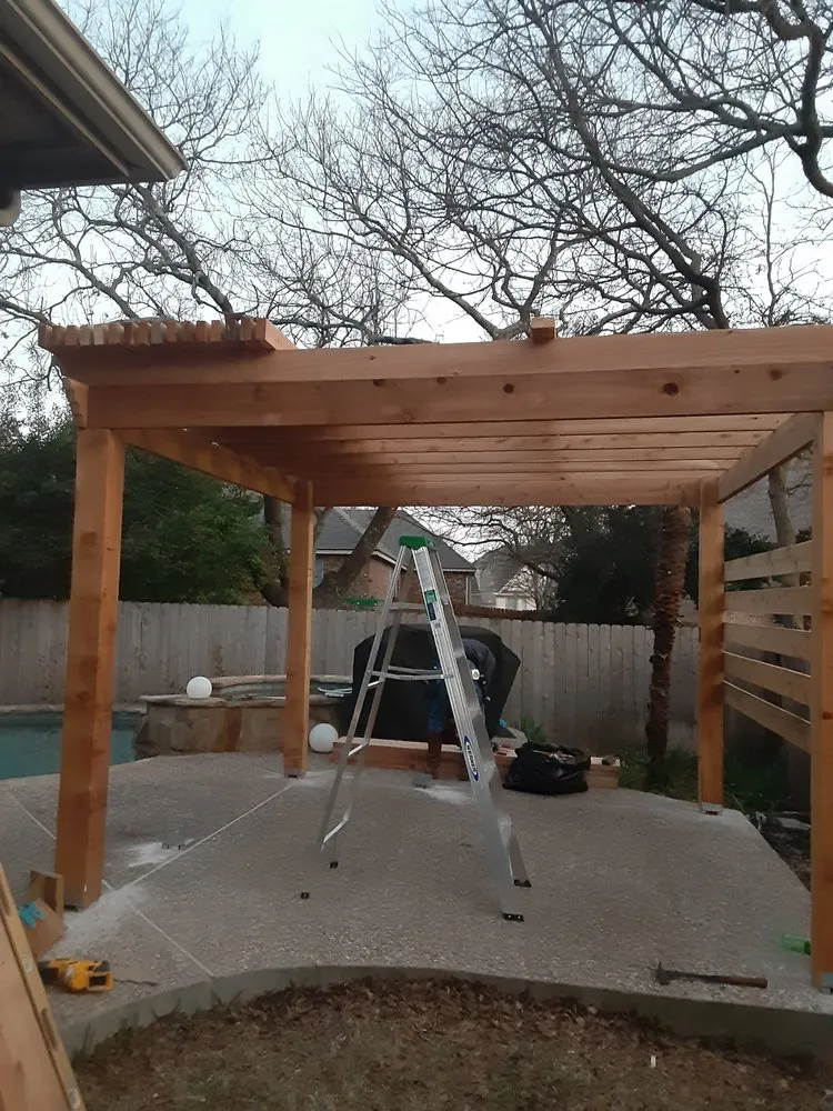 Local wood fence service service in Elgin, TX - Ray's Decks & More