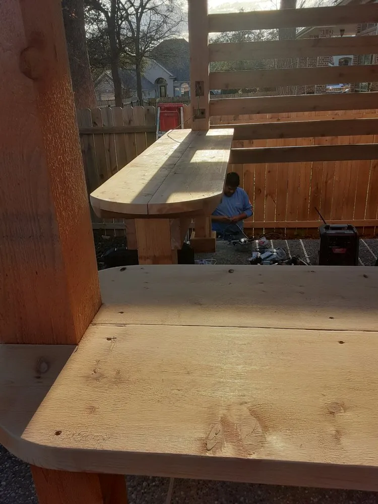 Expert privacy fencing experts serving Elgin, TX - Ray's Decks & More