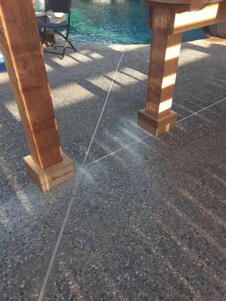 Local fence installation service in Elgin, TX - Ray's Decks & More