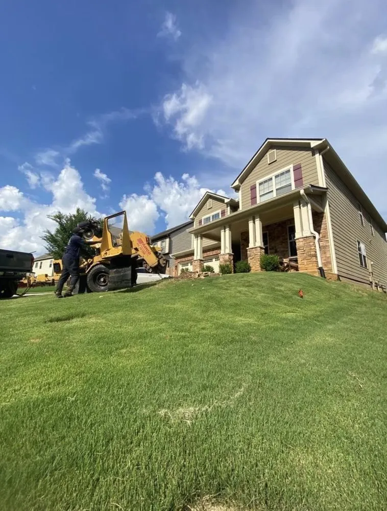 Expert vinyl fence installation for homes in Euharlee, GA by R&B Contracting
