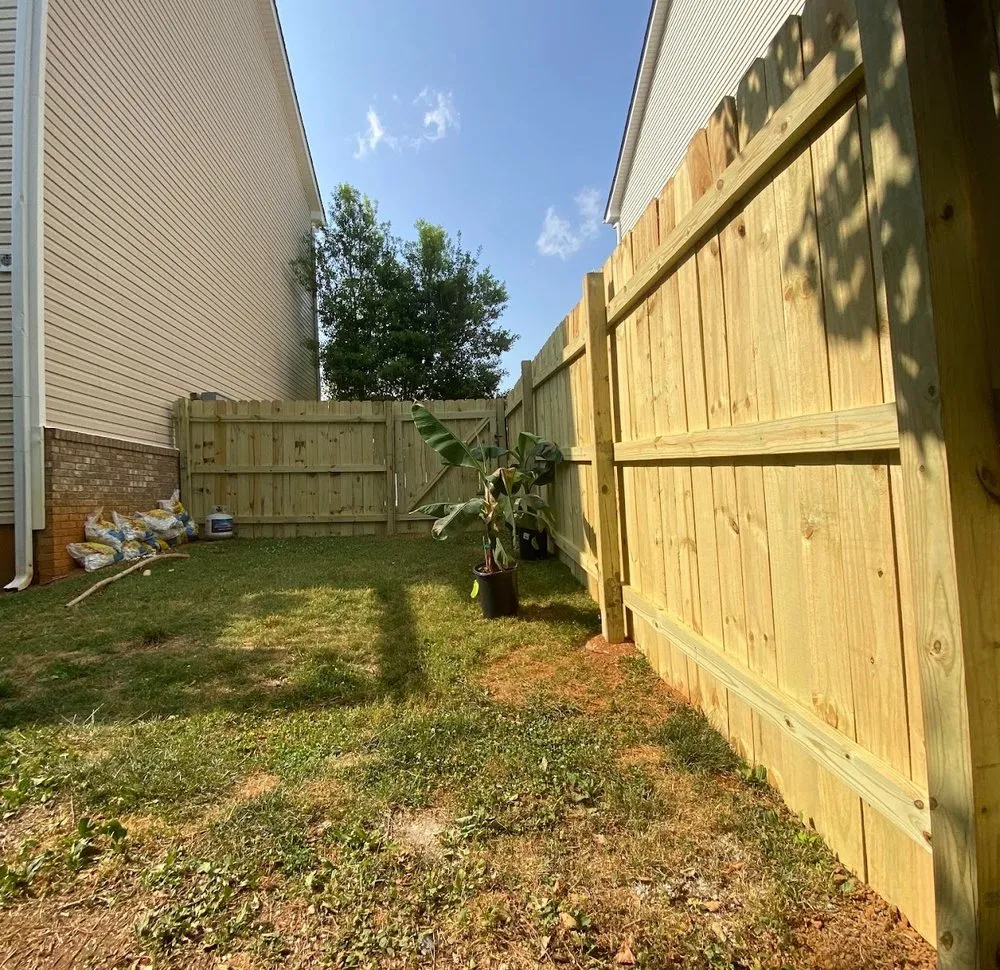 Top-rated fence repair in Euharlee, GA by R&B Contracting