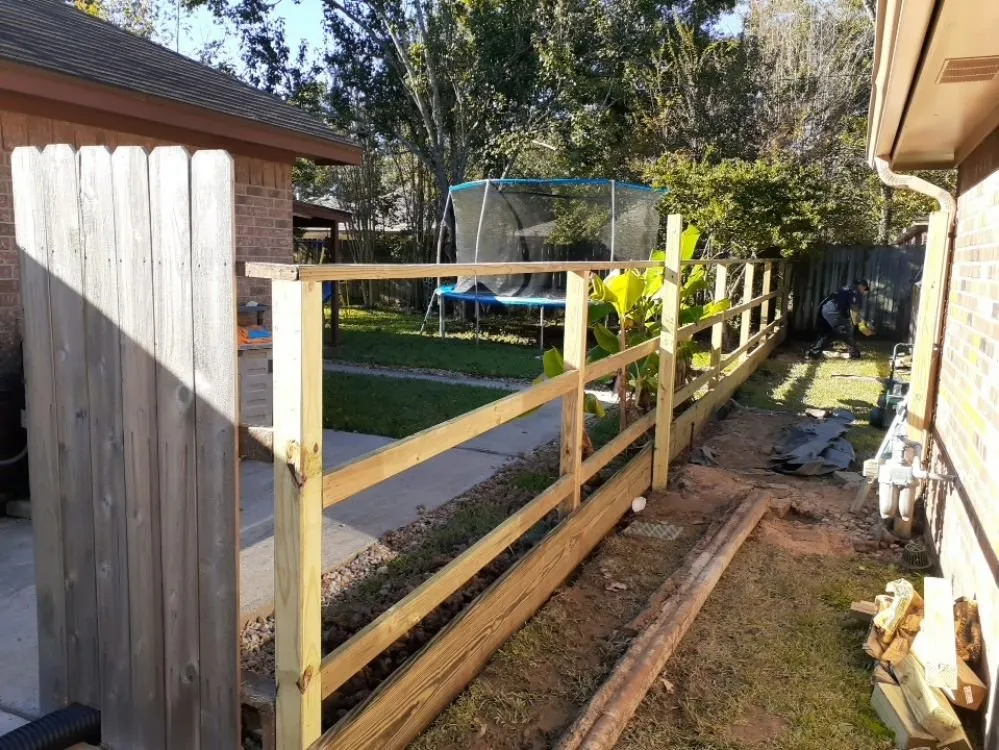 Reliable privacy fencing service in Conroe, TX - RC Global