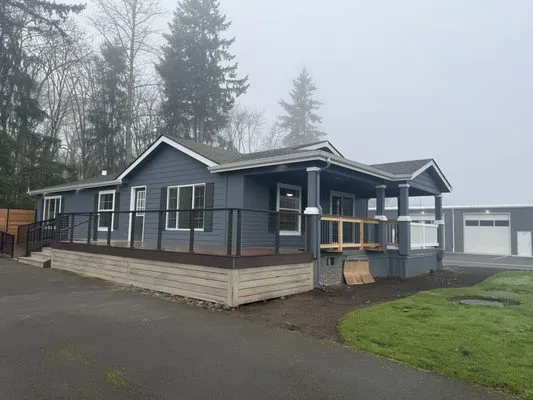 Rick's Custom Fencing & Decking Logo