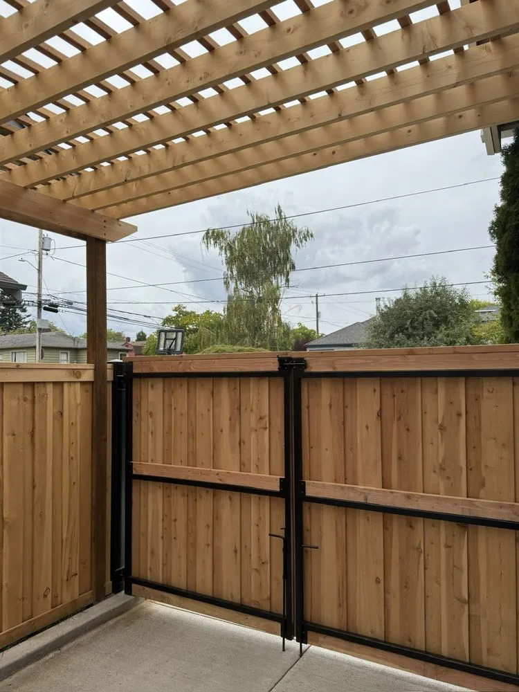 Quality fence repair experts serving Gresham, OR - Rick's Custom Fencing & Decking