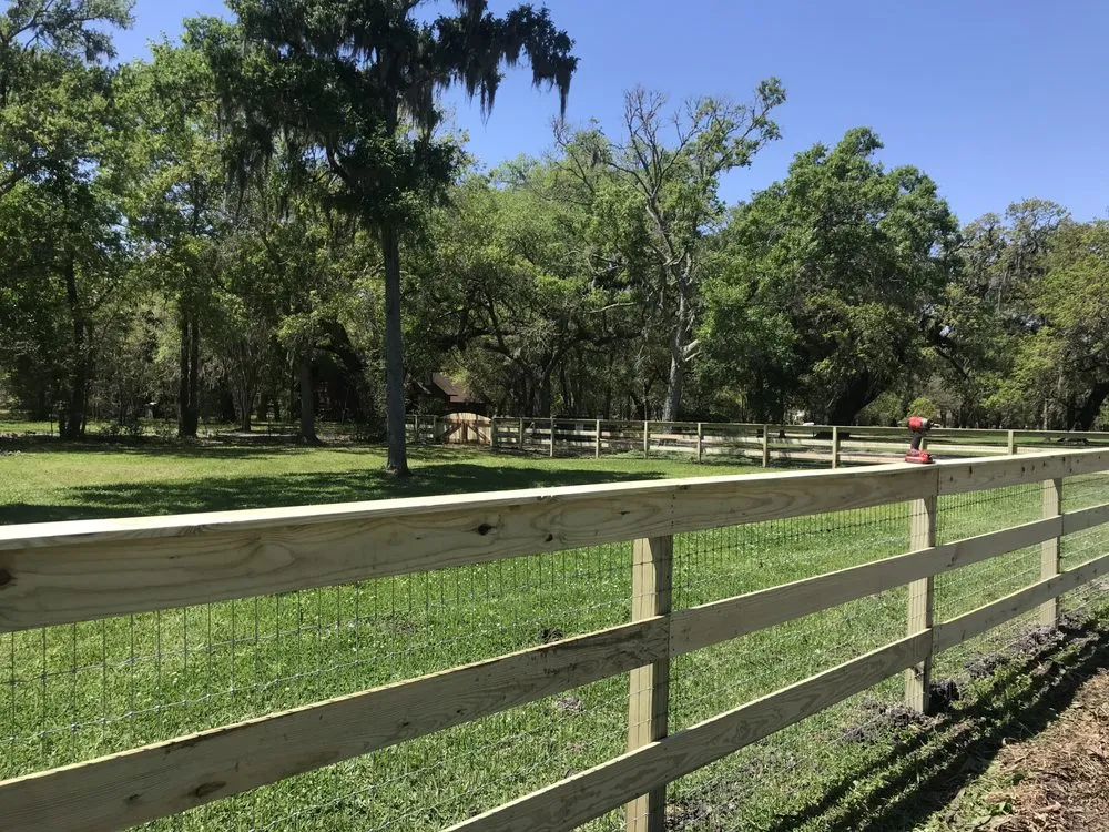 Quality vinyl fence installation experts serving Angleton, TX - Rock Solid Fence