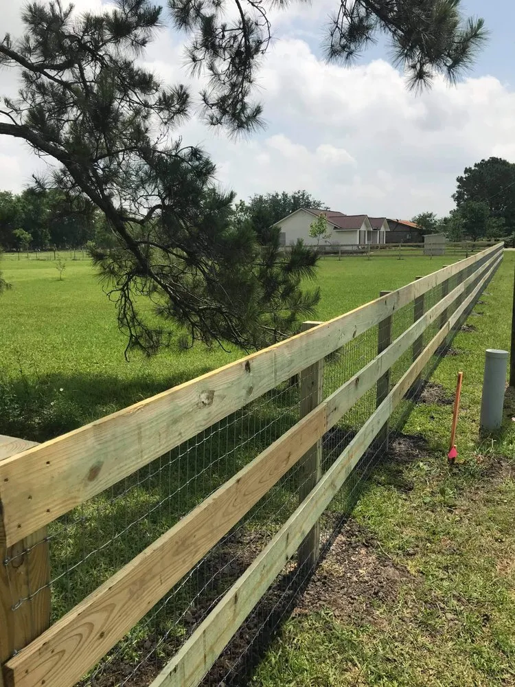 Top-rated vinyl fence installation for homes in Angleton, TX by Rock Solid Fence