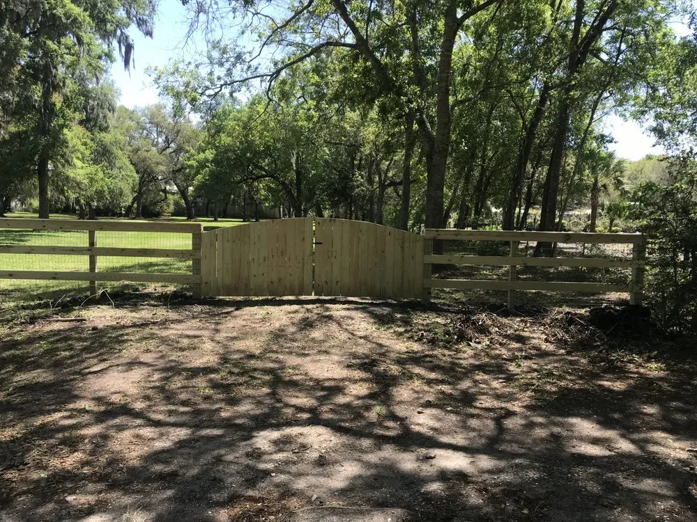 Top-rated vinyl fence installation service in Angleton, TX - Rock Solid Fence