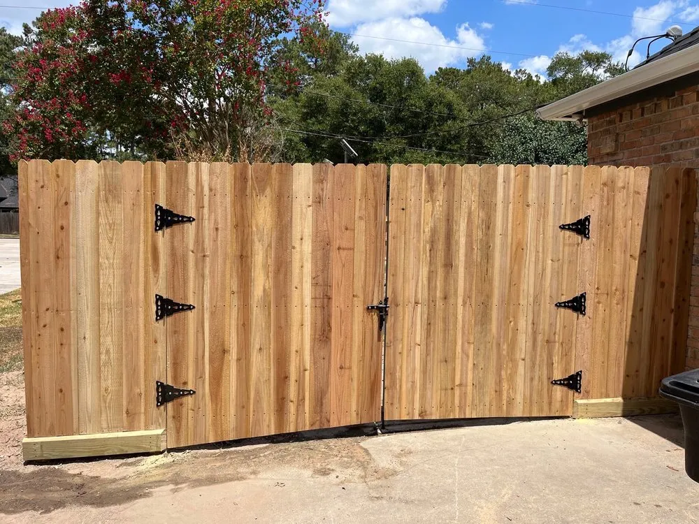 Affordable wood fence service for homes in Spring, TX by Rocket Fence