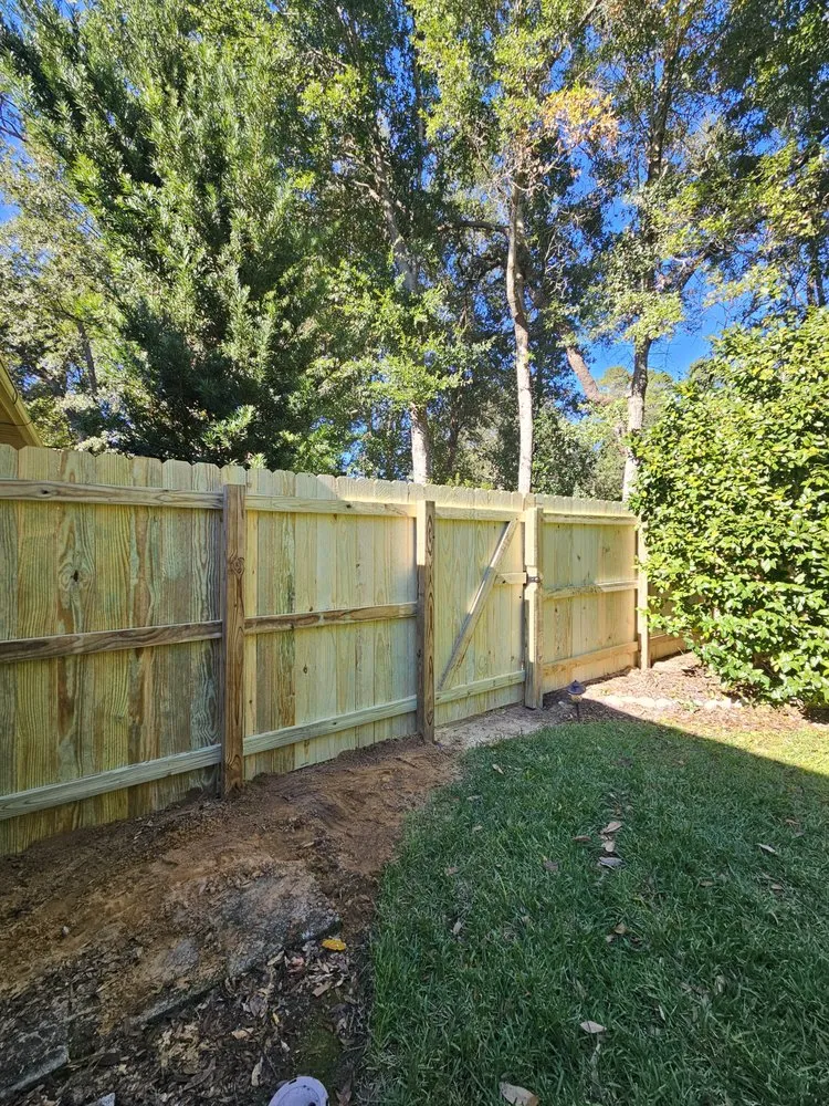 Reliable vinyl fence installation service in Freeport, FL - Rodgers