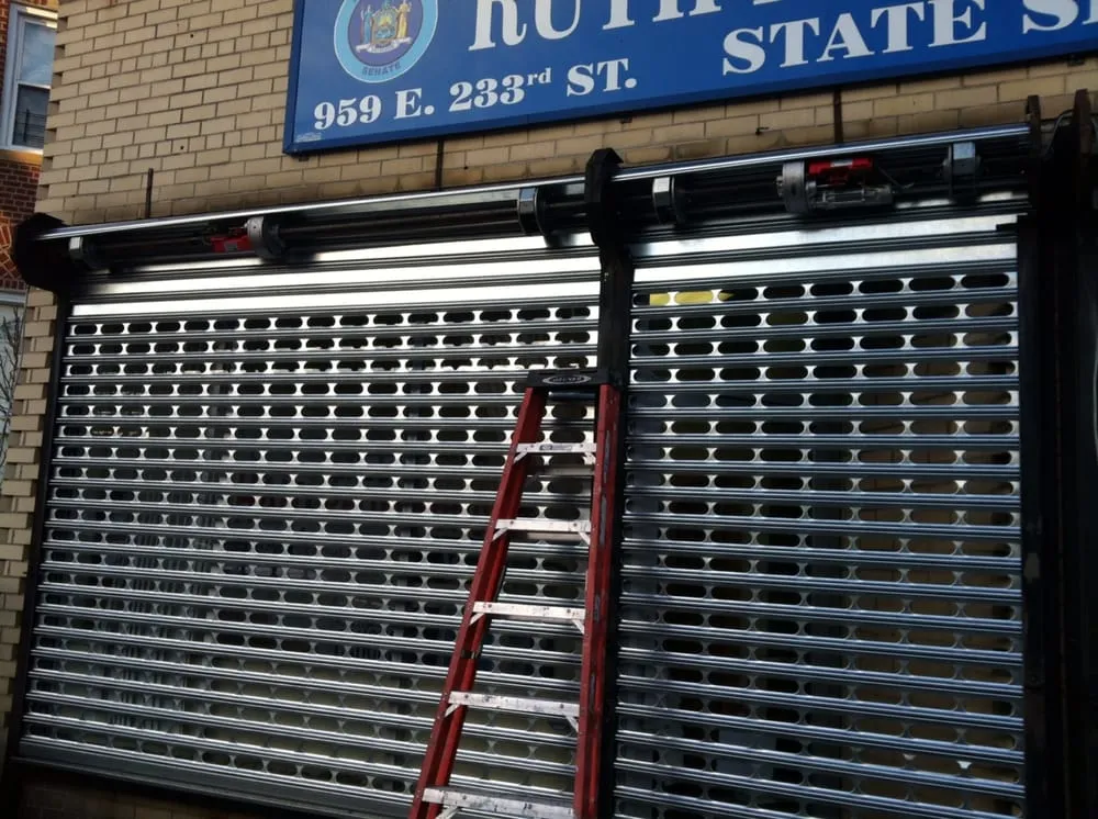 Professional fence installation service in Manhattan, NY - Rolling Gate