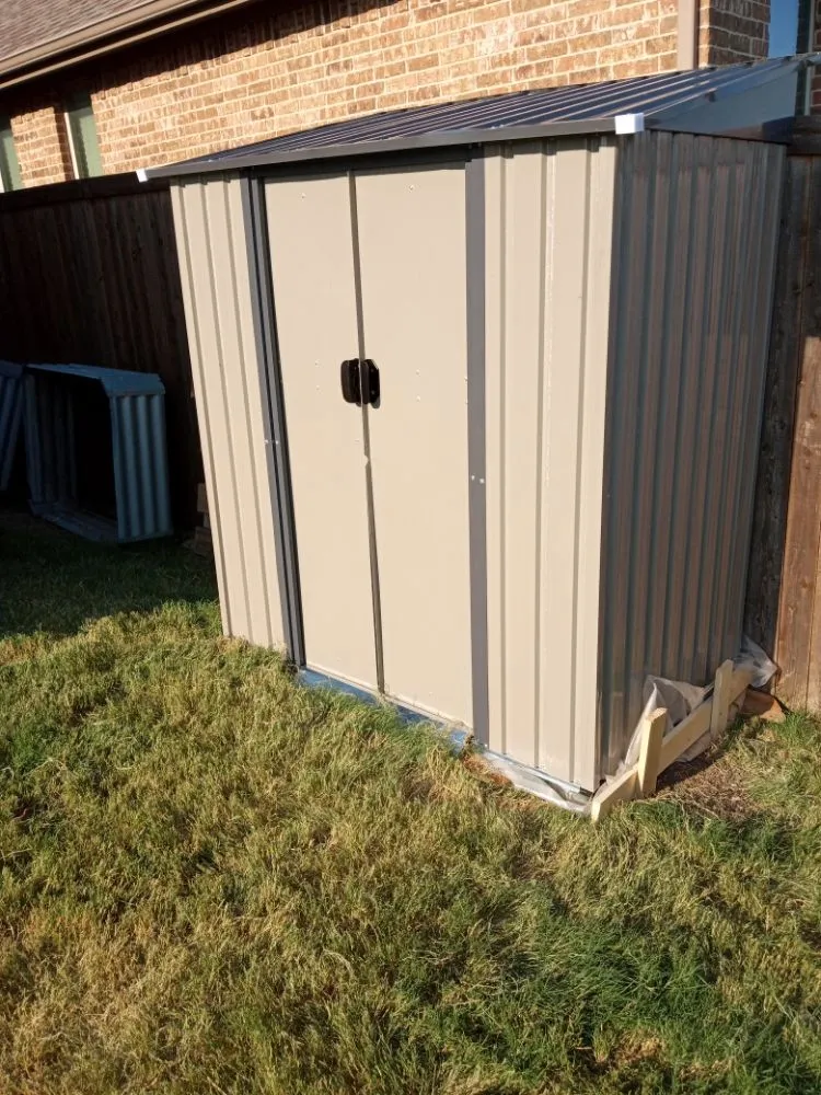 Expert wood fence service for homes in Commerce, TX by R&R Communication