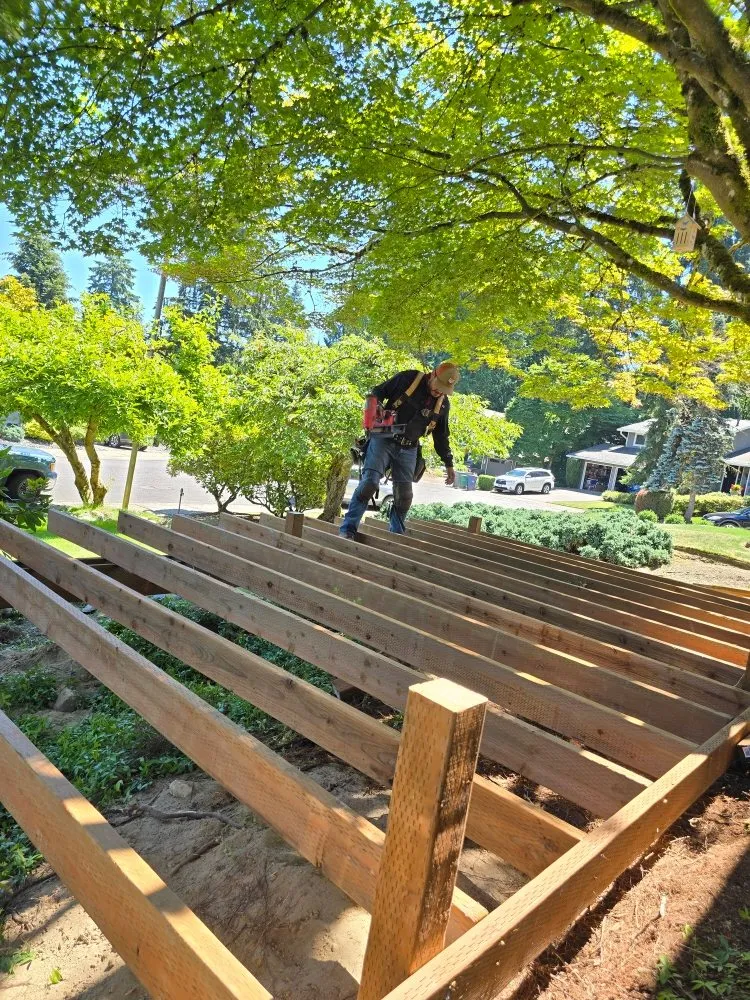 Quality vinyl fence installation experts serving Everett, WA - RUIMI CONSTRUCTION