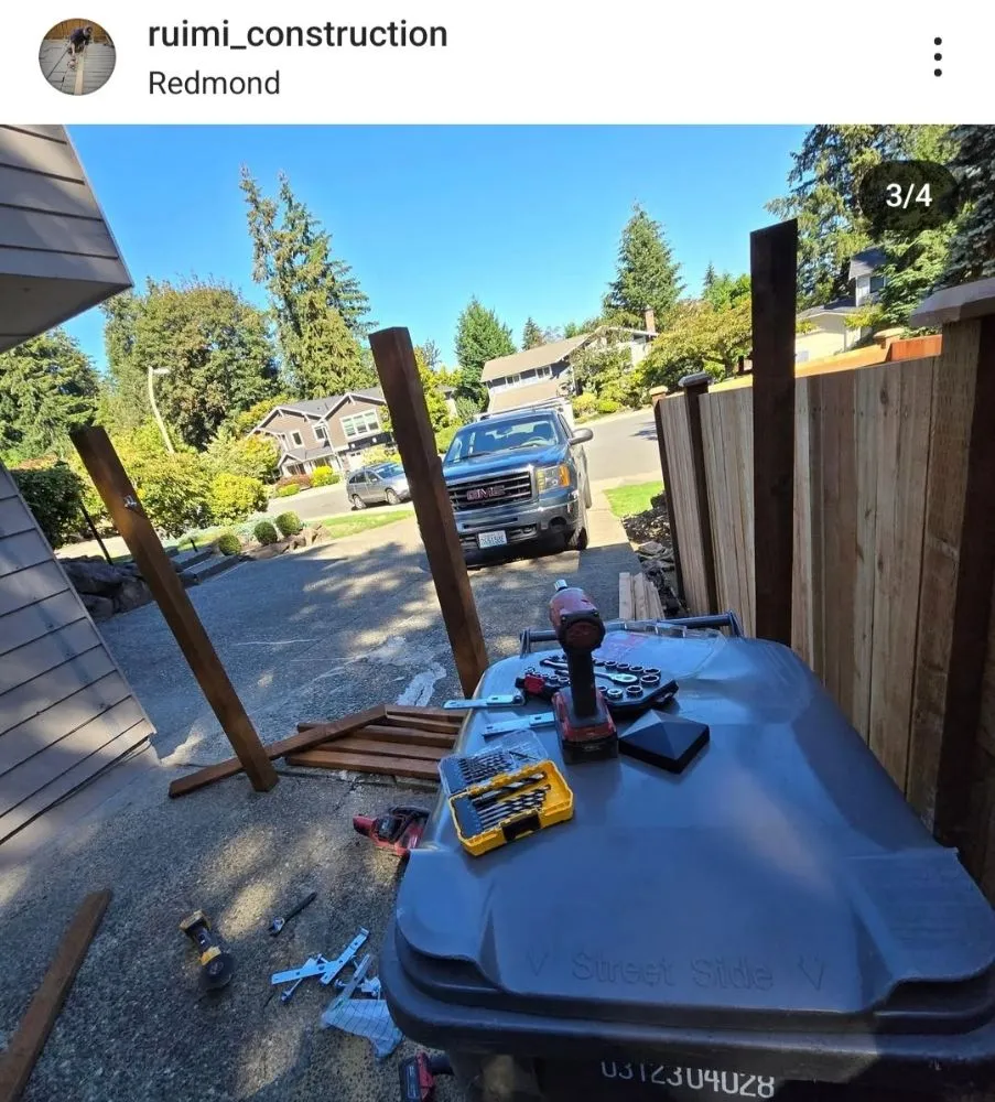 Local vinyl fence installation for homes in Everett, WA by RUIMI CONSTRUCTION