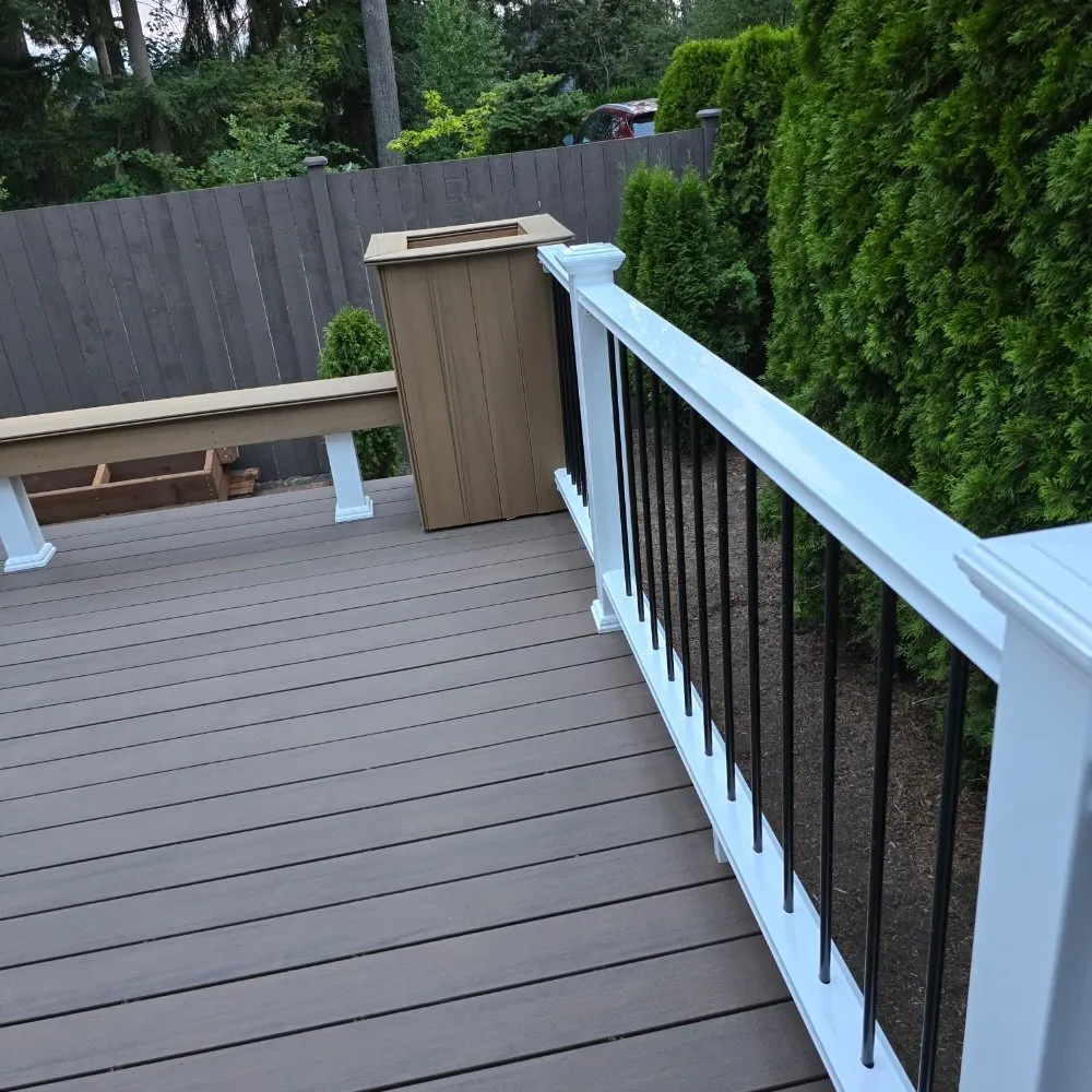 Reliable wood fence service for homes in Everett, WA by RUIMI CONSTRUCTION