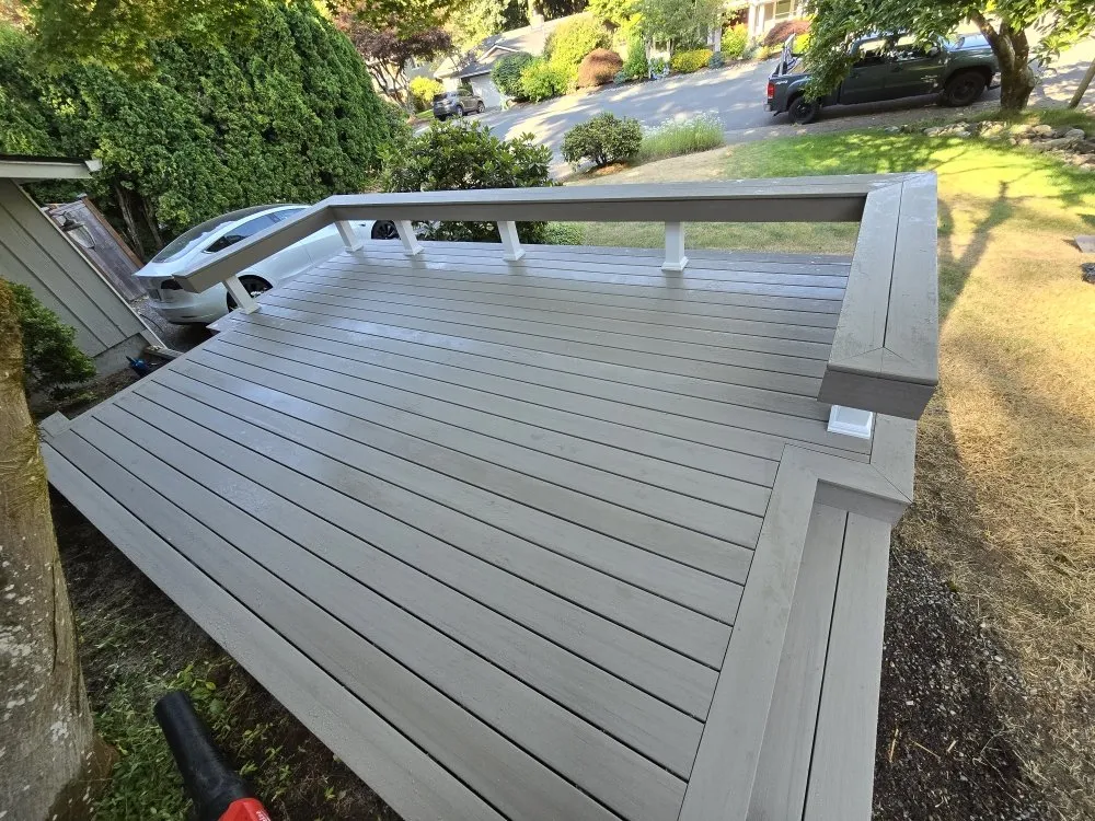 Quality vinyl fence installation experts serving Everett, WA - RUIMI CONSTRUCTION