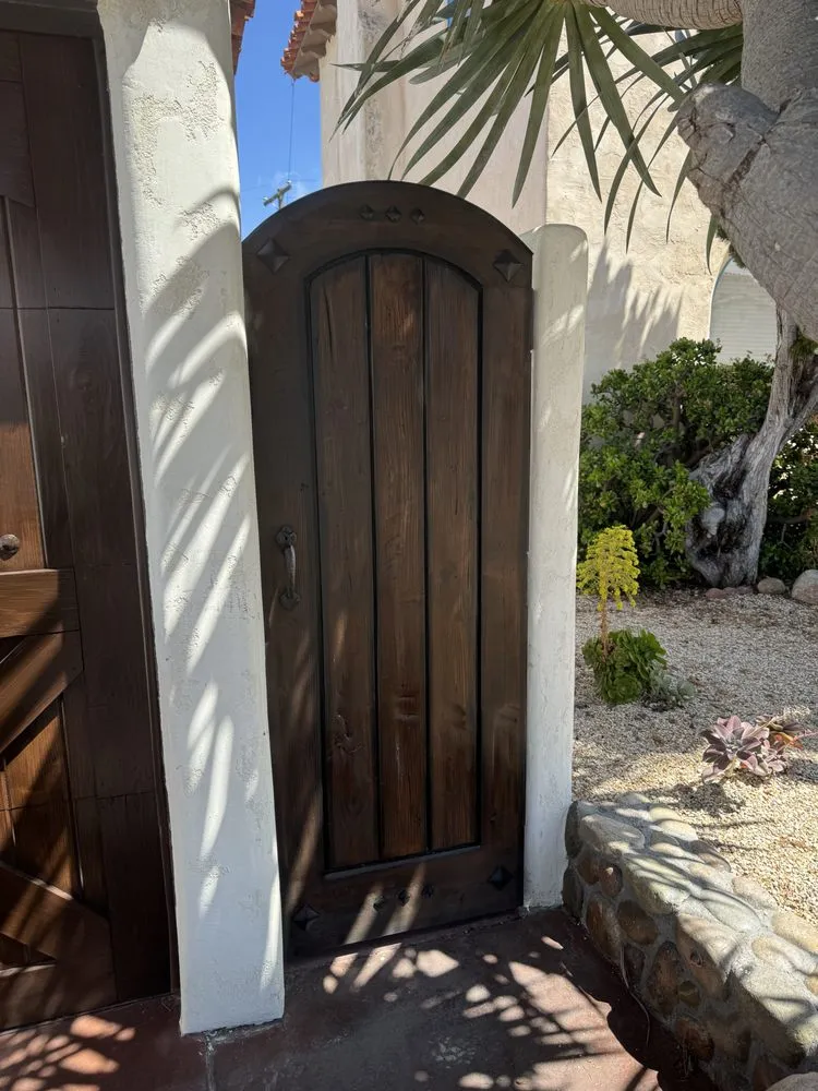 Expert vinyl fence installation experts serving Encinitas, CA - Rustic 101