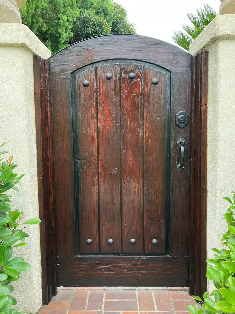 Professional vinyl fence installation service in Encinitas, CA - Rustic 101