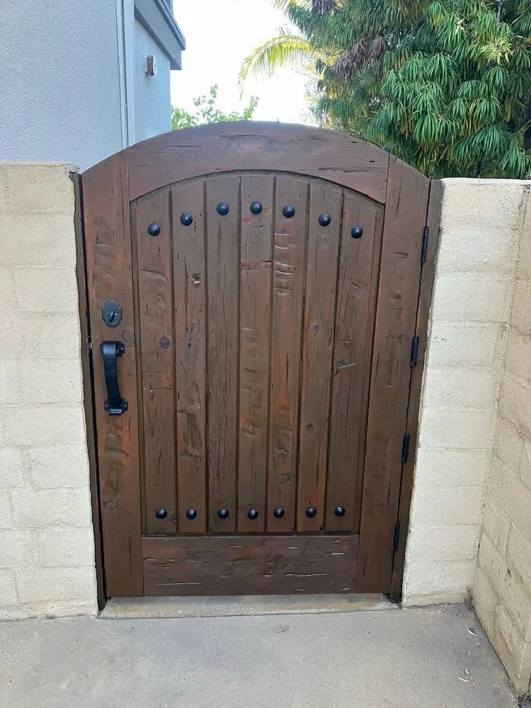 Top-rated fence installation experts serving Encinitas, CA - Rustic 101