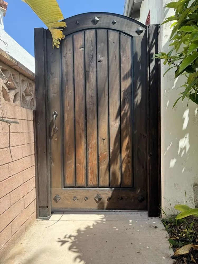 Professional wood fence service experts serving Encinitas, CA - Rustic 101