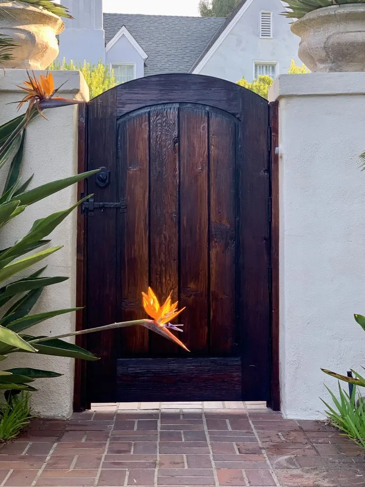 Top-rated vinyl fence installation for homes in Encinitas, CA by Rustic 101
