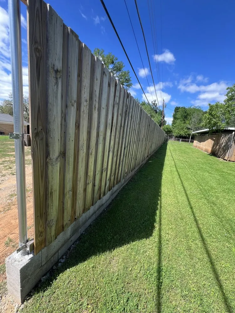 Quality wood fence service in Euless, TX by Sam’s Concrete Solution