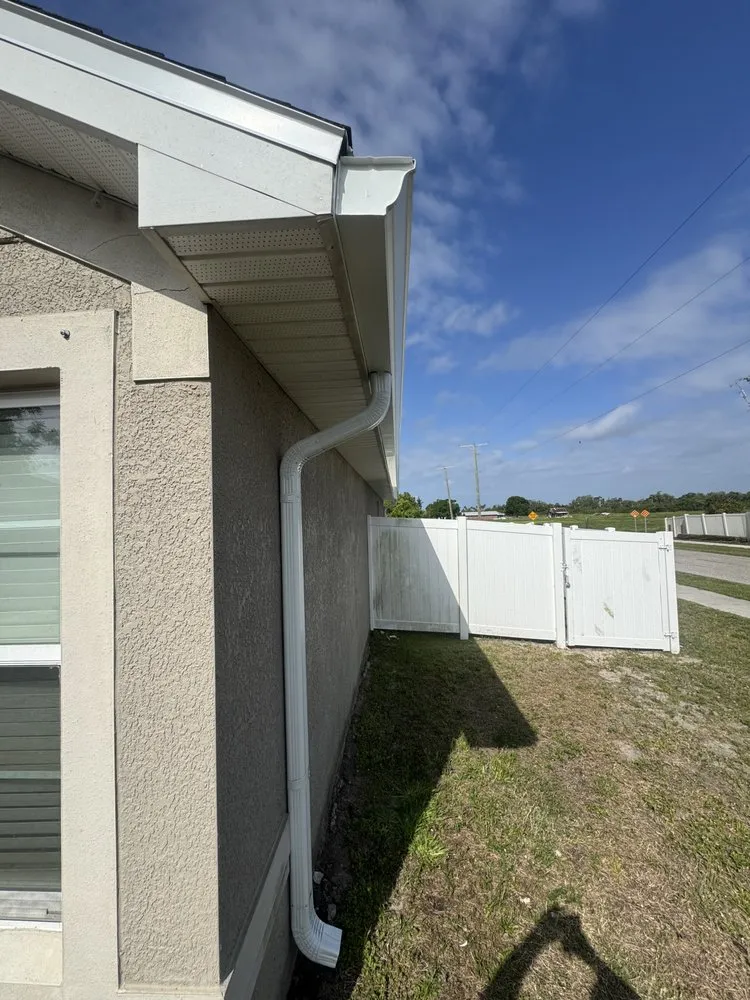 Top-rated fence repair in Riverview, FL by Seamless Structures