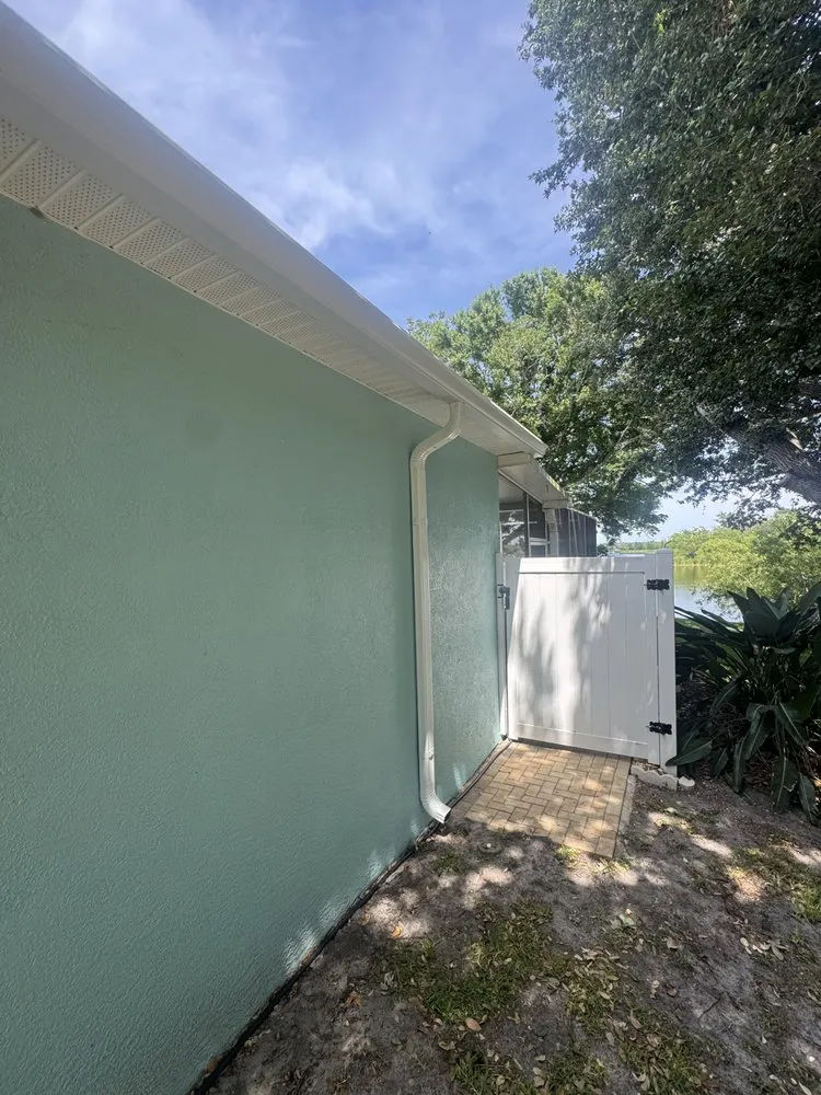 Quality chain link fencing for homes in Riverview, FL by Seamless Structures