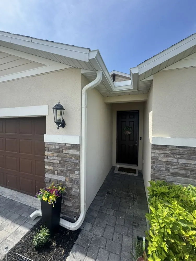 Local wood fence service experts serving Riverview, FL - Seamless Structures