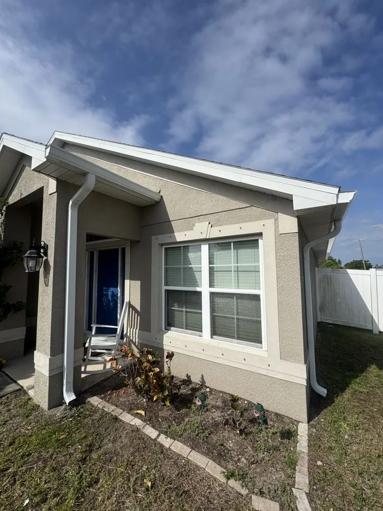 Quality vinyl fence installation for homes in Riverview, FL by Seamless Structures