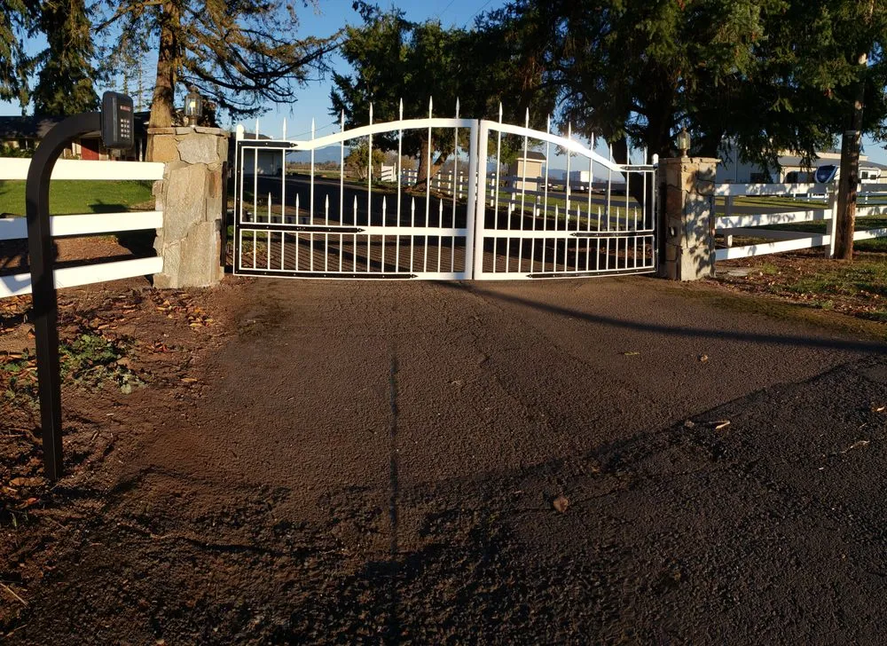 Local vinyl fence installation experts serving Eugene, OR - Secure Access & Entry