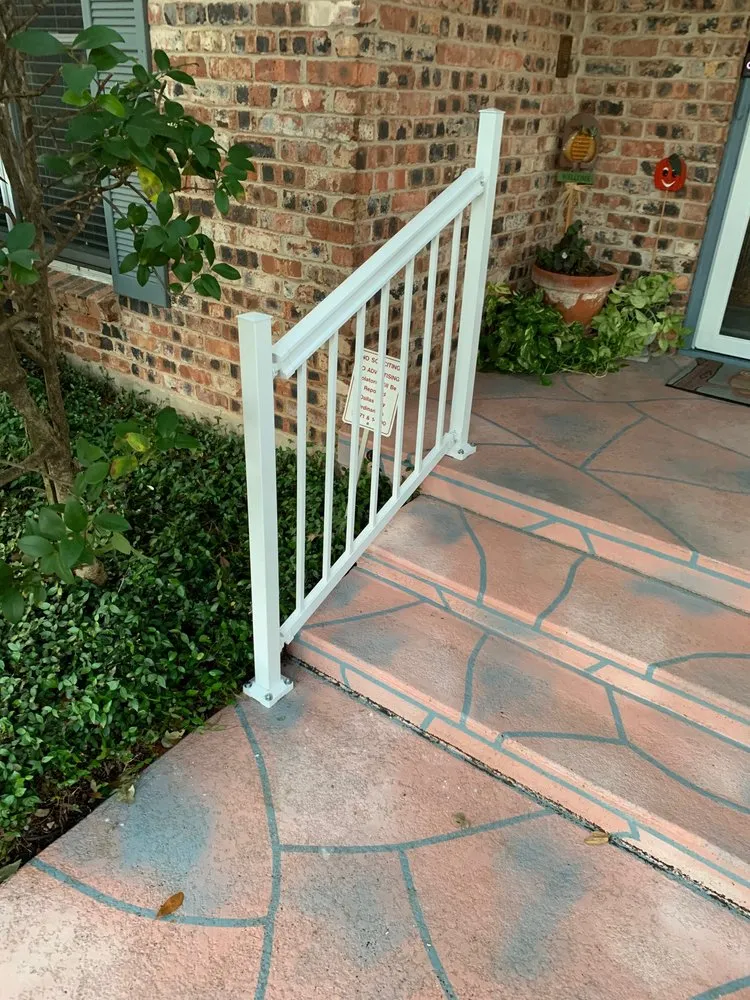 Local wood fence service in Carrollton, TX by SimCat