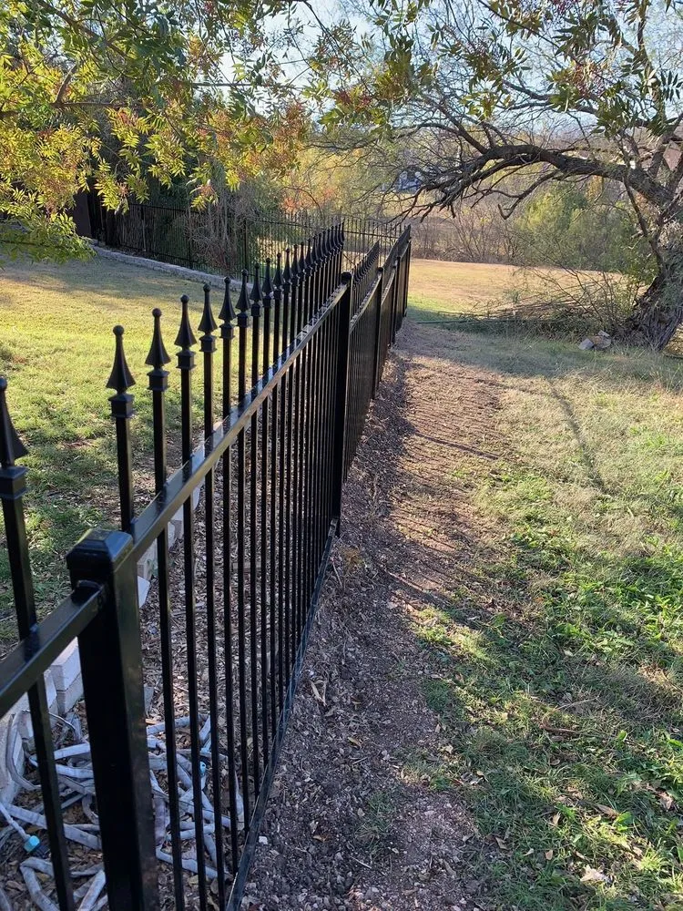 Quality fence repair in Carrollton, TX by SimCat