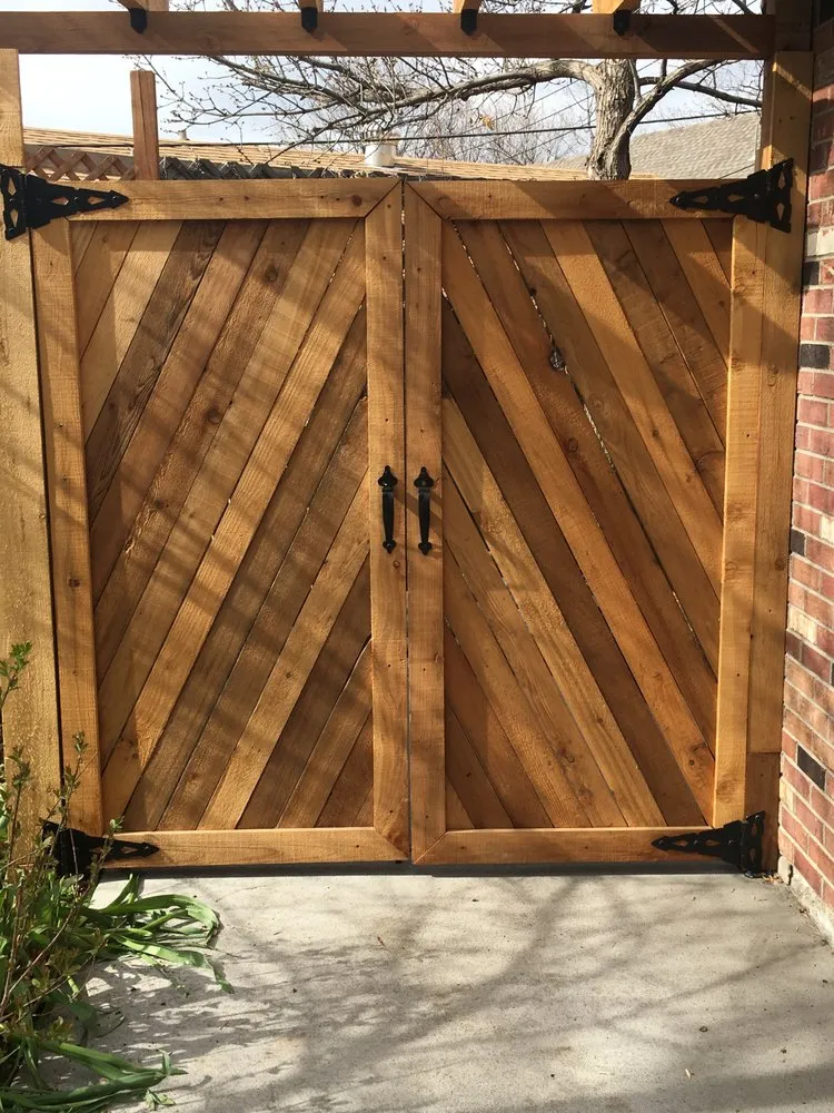 Top-rated wood fence service experts serving Aurora, CO - Simcoe Services
