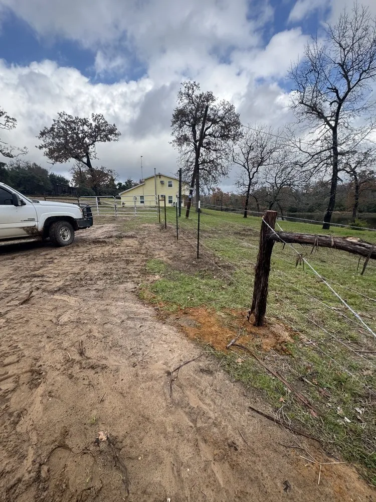 Quality fence repair for homes in Centerville, TX by Sms Construction