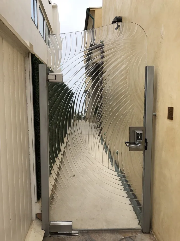 Affordable vinyl fence installation experts serving Perris, CA - SMW