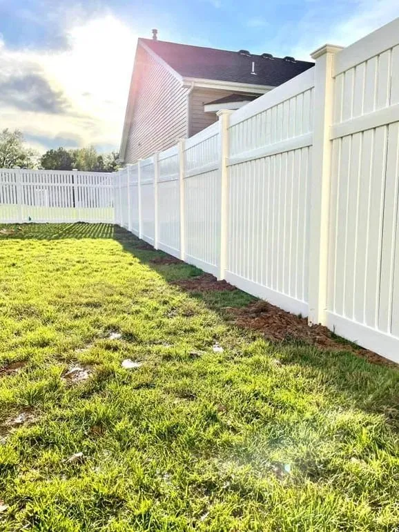 Reliable fence installation for homes in Chesterfield, MO by Snapper Construction