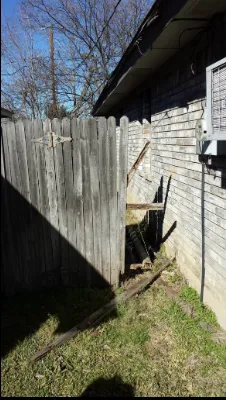 Expert wood fence service experts serving Cleburne, TX - Snyder Services