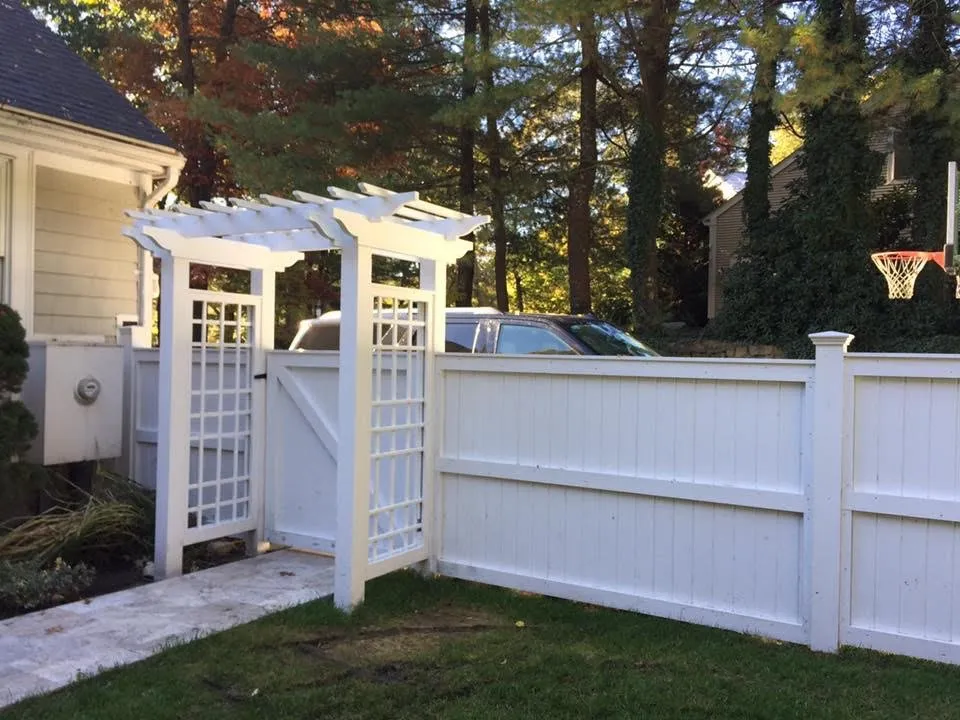 Top-rated vinyl fence installation for homes in Hanson, MA by Solid Fence