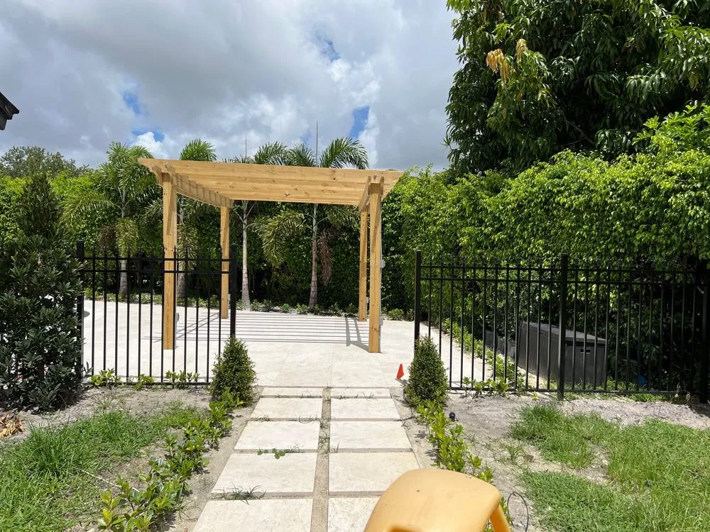 Top-rated privacy fencing experts serving Pompano Beach, FL - Solid Fencing
