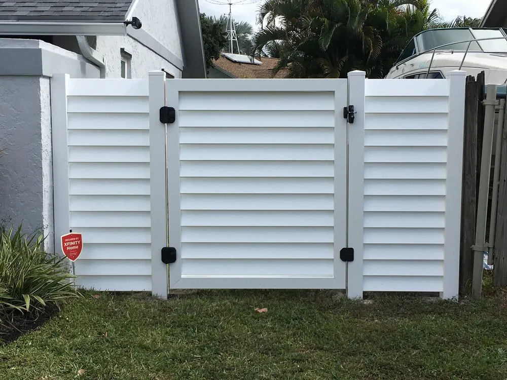 Top-rated vinyl fence installation for homes in Pompano Beach, FL by Solid Fencing