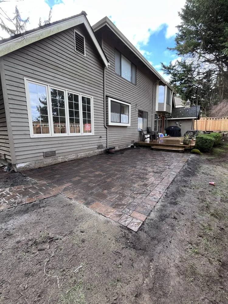 Affordable vinyl fence installation experts serving Everett, WA - Solid Ground Landscape