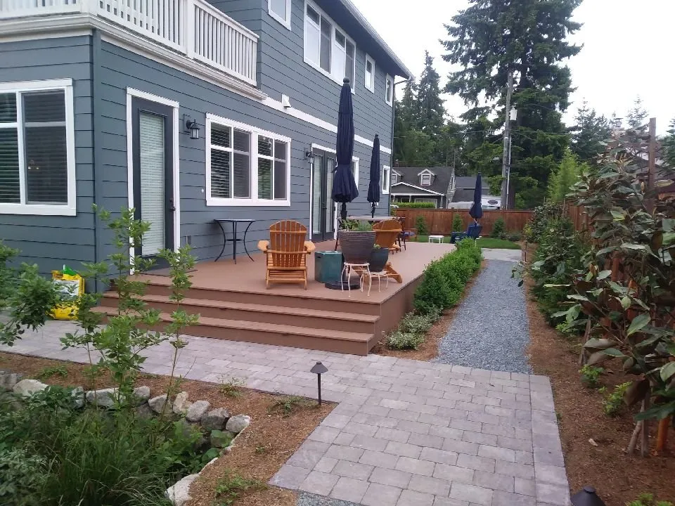 Top-rated vinyl fence installation in Everett, WA by Solid Ground Landscape