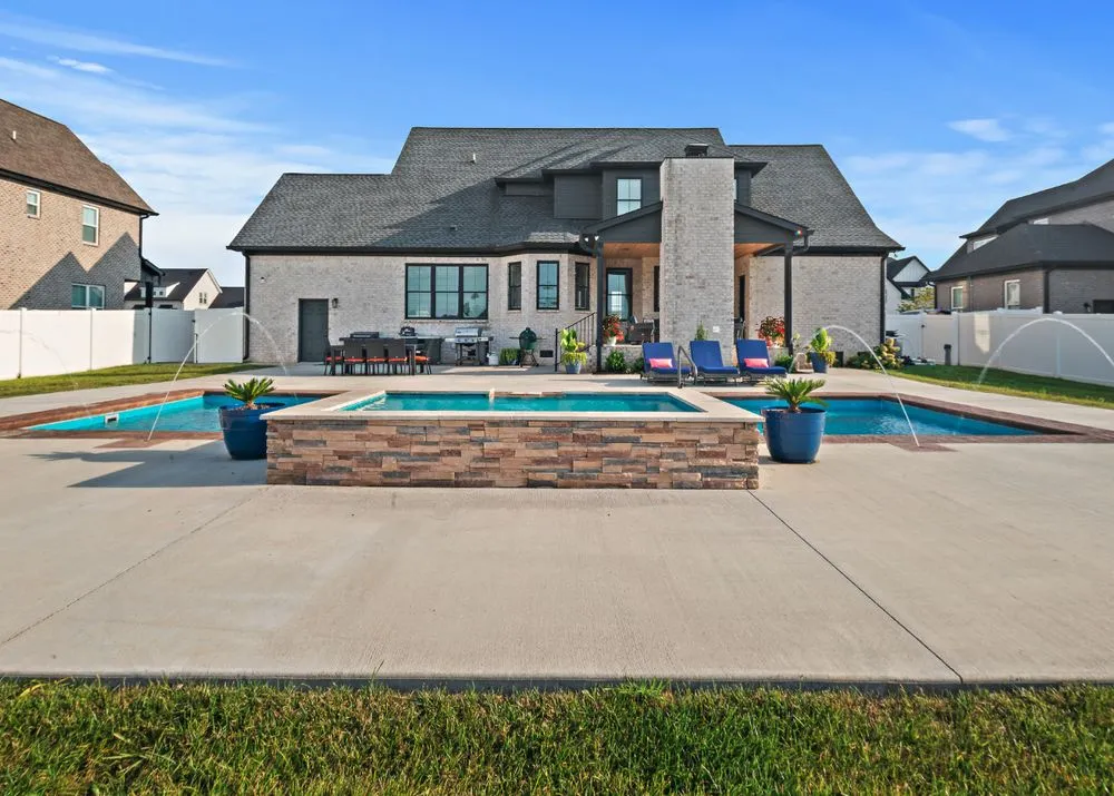 Affordable privacy fencing experts serving Virginia Beach, VA - Solid Structures