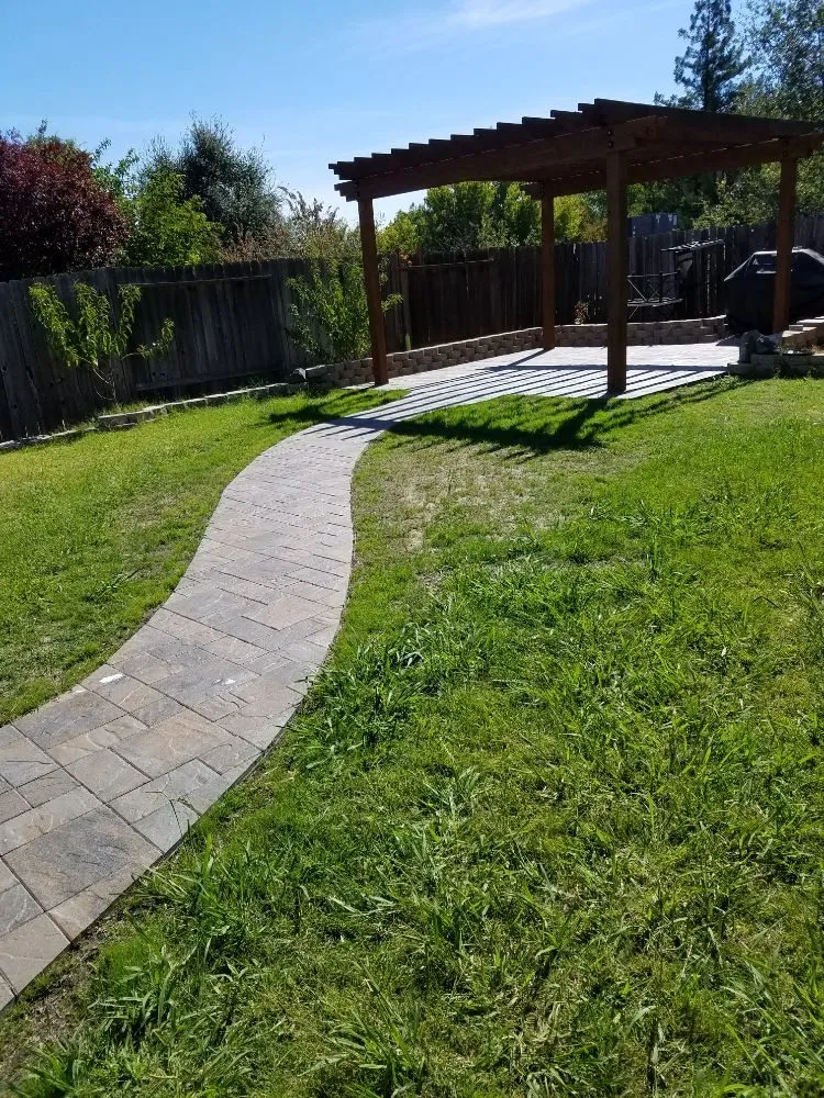 Local fence installation in Redding, CA by SRH General Engineering