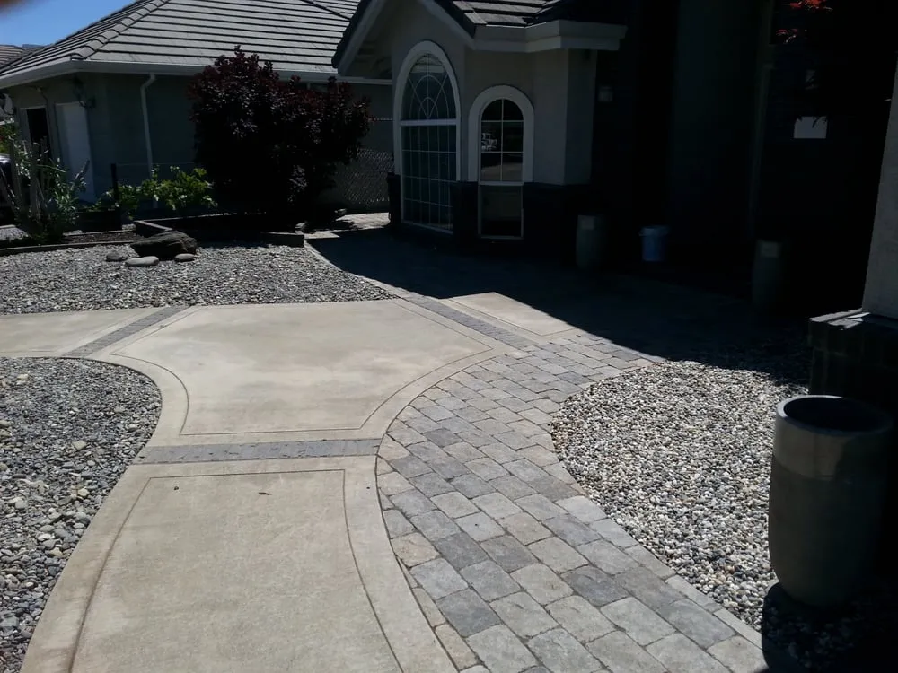 Affordable vinyl fence installation service in Redding, CA - SRH General Engineering