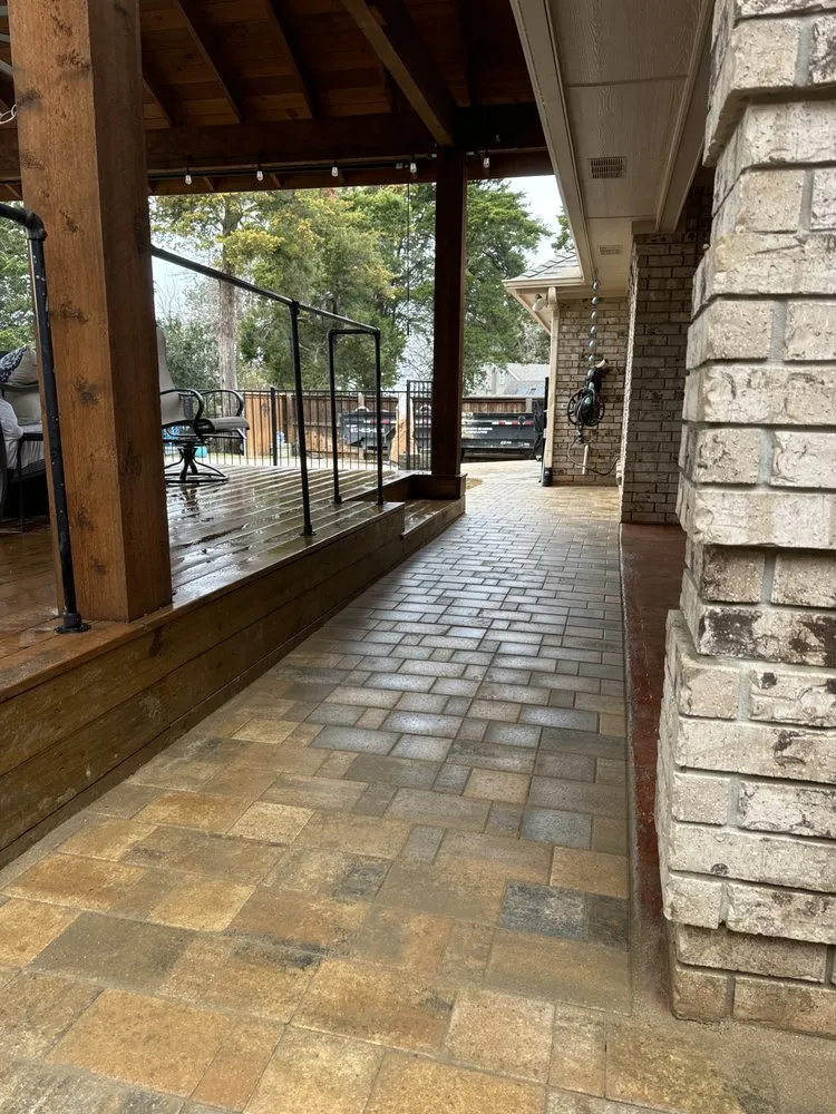 Top-rated wood fence service experts serving Rowlett, TX - Structurescapes